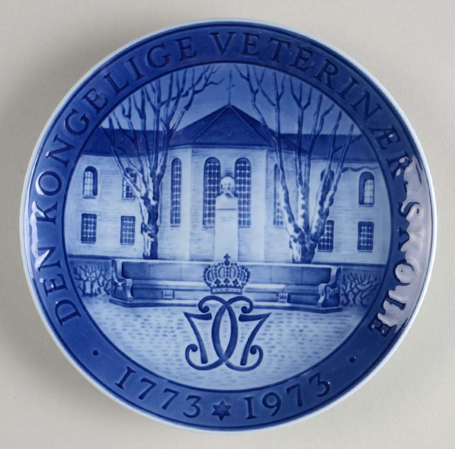 Single Release Commemorative Plates Royal Veterinarian School 200th Annivers - No Box by Royal Copenhagen-1