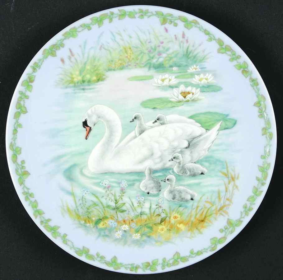 Nature's Children The Swans - No Box by Royal Copenhagen-1