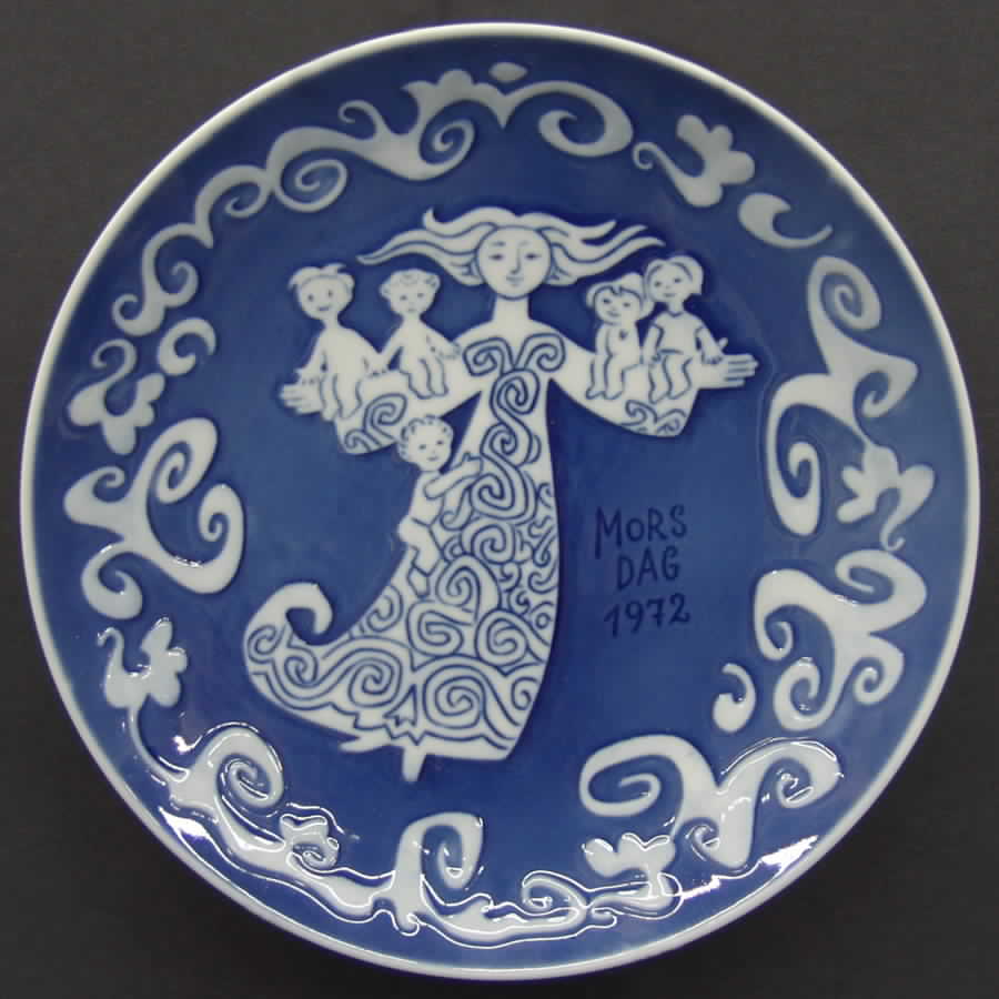 Mothers Day Plate Oriental Mother - Boxed by Royal Copenhagen-1