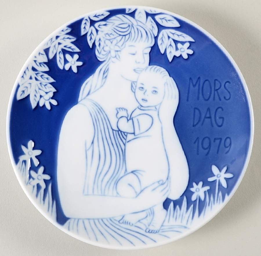 Mothers Day Plate A Loving Mother - No Box by Royal Copenhagen-1