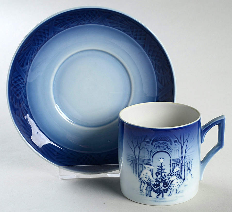 Christmas Cup & Saucer Christmas In Tivoli - Boxed by Royal Copenhagen-1