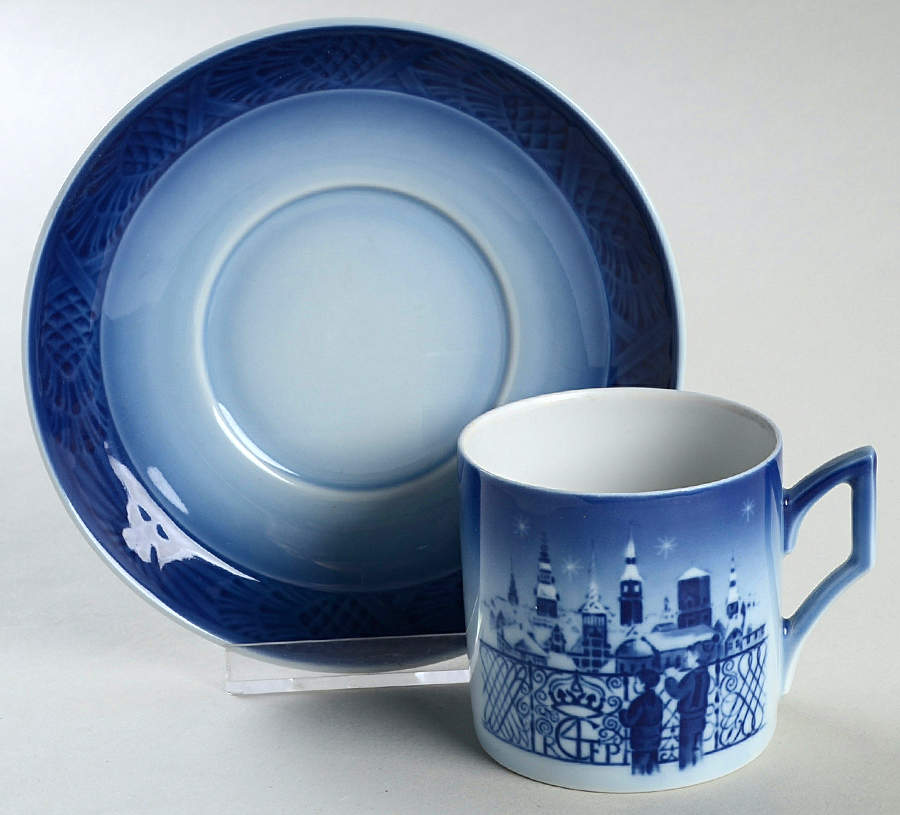 Christmas Cup & Saucer Christmas Eve In Copenhagen - Boxed by Royal Copenhagen-1