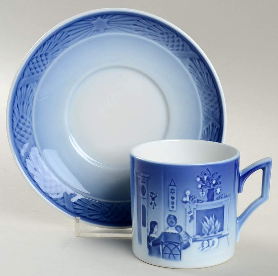 Christmas Cup & Saucer Christmas Days - Boxed by Royal Copenhagen-1