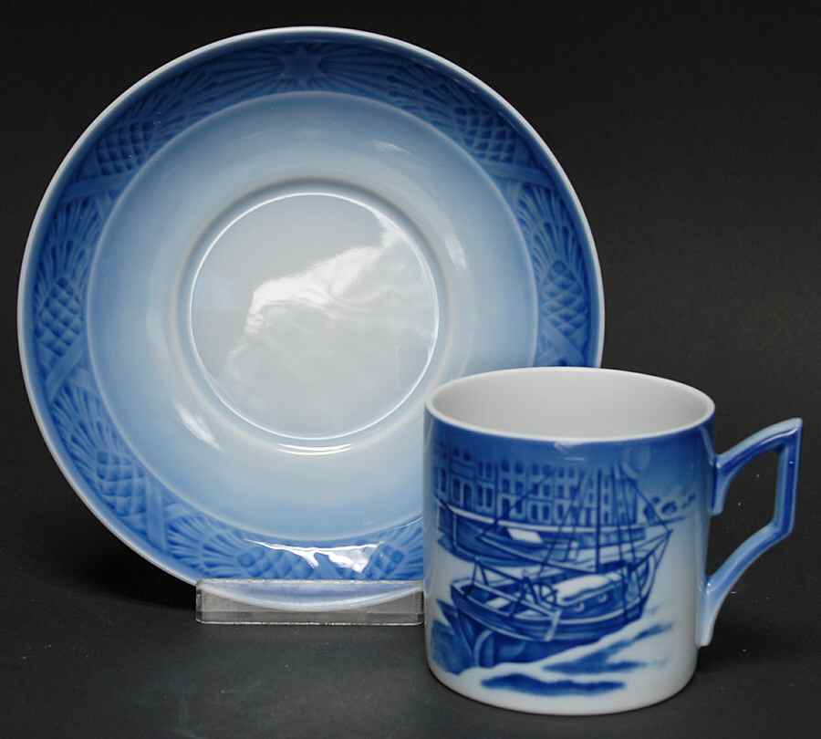 Christmas Cup & Saucer Christmas In Nyhavn - Boxed by Royal Copenhagen-1