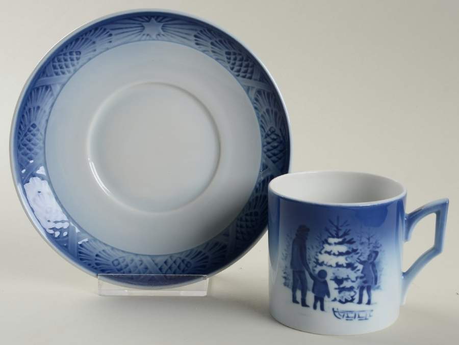 Christmas Cup & Saucer Choosing The Christmas Tree - No Box by Royal Copenhagen-1