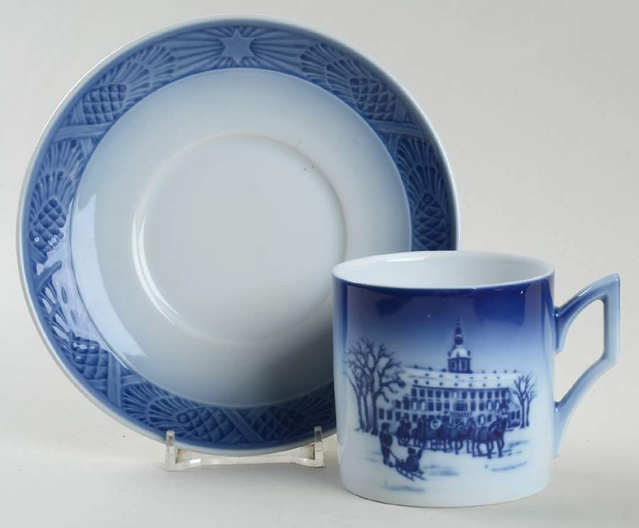 Christmas Cup & Saucer Queens Carriage - Boxed by Royal Copenhagen-1