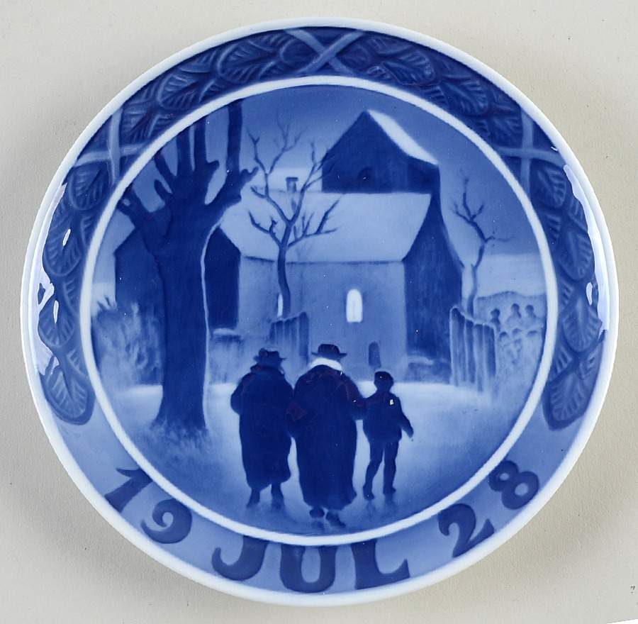 Annual Christmas Plate Vicar's Family - No Box by Royal Copenhagen-1