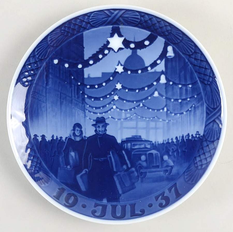 Annual Christmas Plate Main Street Copenhagen - No Box by Royal Copenhagen-1