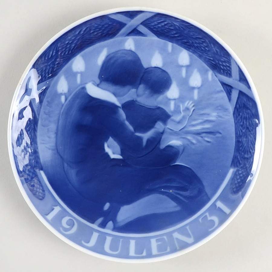 Annual Christmas Plate Mother And Child - No Box by Royal Copenhagen-1