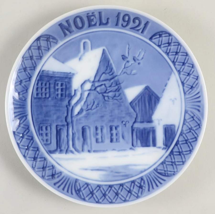 Annual Christmas Plate Aabernaa Marketplace-French - No Box by Royal Copenhagen-1