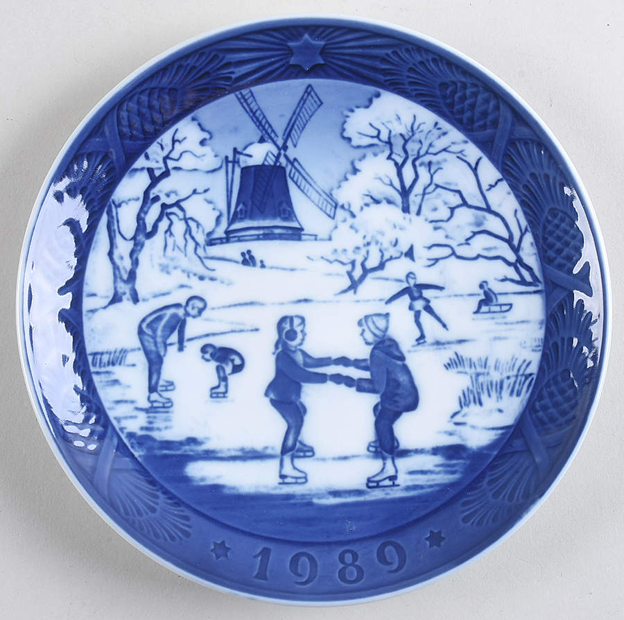 Annual Christmas Plate The Old Skating Pond - Boxed by Royal Copenhagen-1