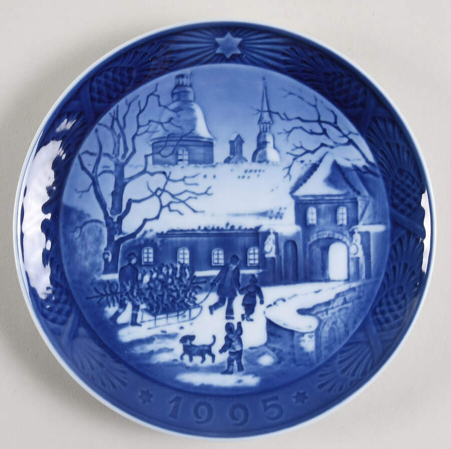 Annual Christmas Plate Christmas At The Manor House - Boxed by Royal Copenhagen-1