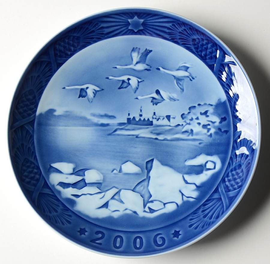 Annual Christmas Plate Kronborg Castle - No Box by Royal Copenhagen-1