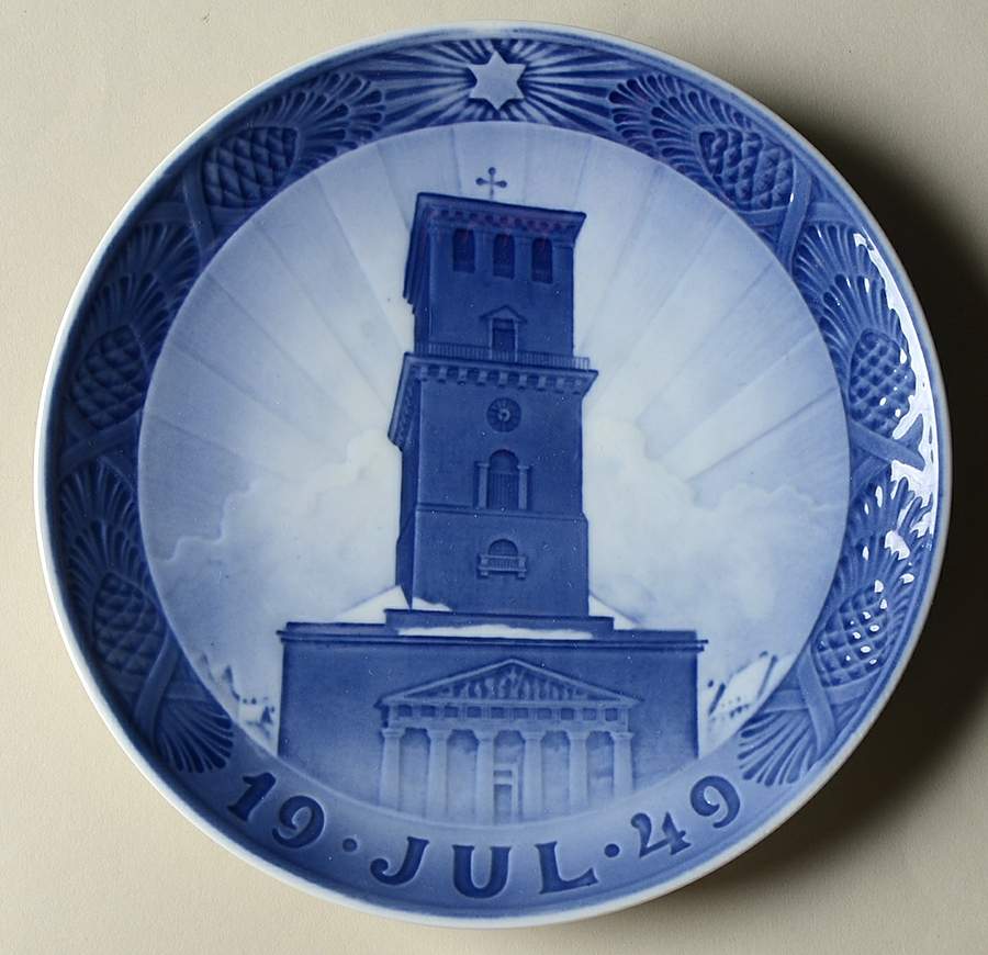 Annual Christmas Plate Our Lady's Cathedral - No Box 42 by Royal Copenhagen-1