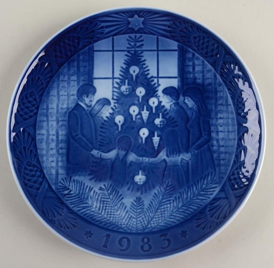 Annual Christmas Plate Merry Christmas - Boxed by Royal Copenhagen-1