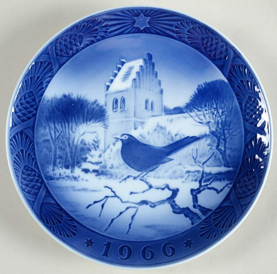 Annual Christmas Plate Blackbird And Church - No Box by Royal Copenhagen-1
