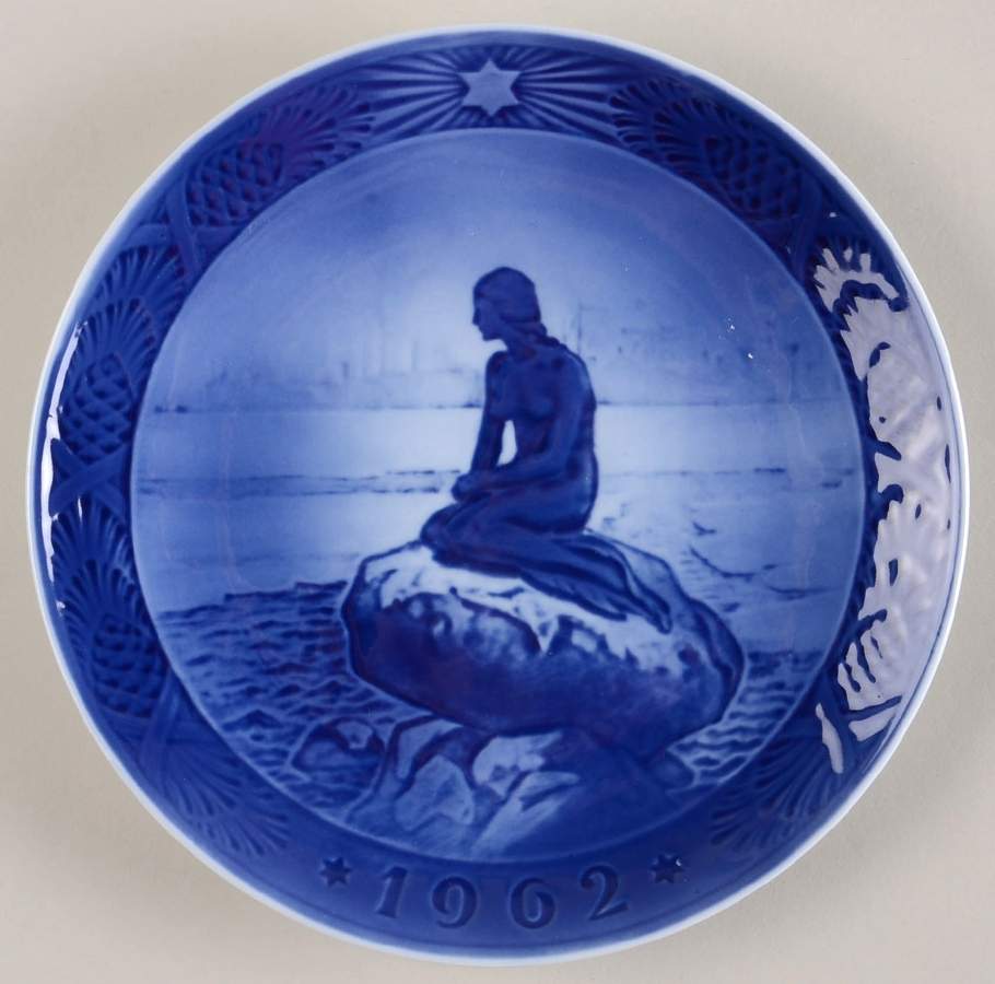 Annual Christmas Plate Little Mermaid At Wintertime - Boxed by Royal Copenhagen-1