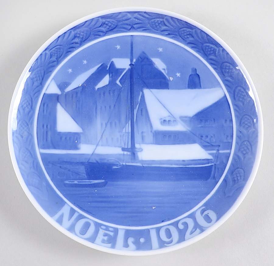 Annual Christmas Plate Christianshavn Canal-French - No Box by Royal Copenhagen-1