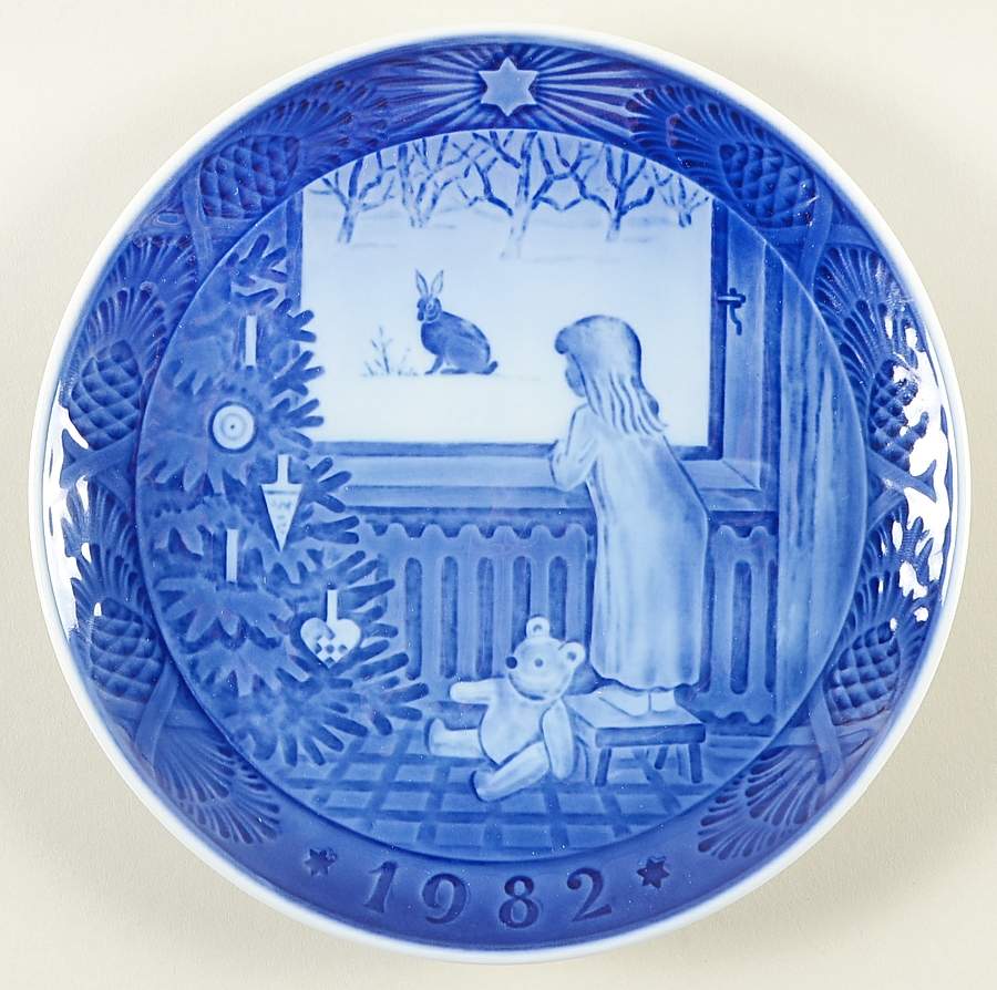 Annual Christmas Plate Waiting For Christmas - No Box by Royal Copenhagen-1