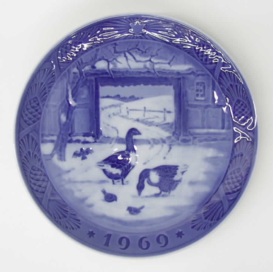Annual Christmas Plate The Old Farmyard - No Box by Royal Copenhagen-1