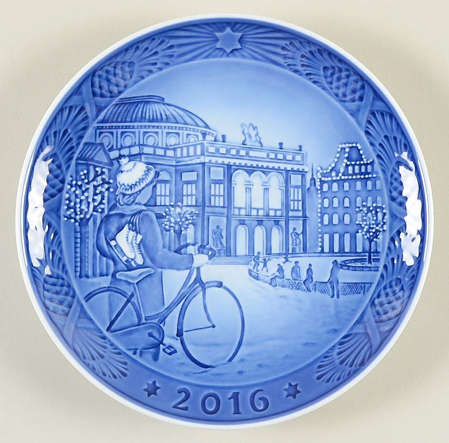 Annual Christmas Plate Ice Skating In Copenhagen - Boxed by Royal Copenhagen-1