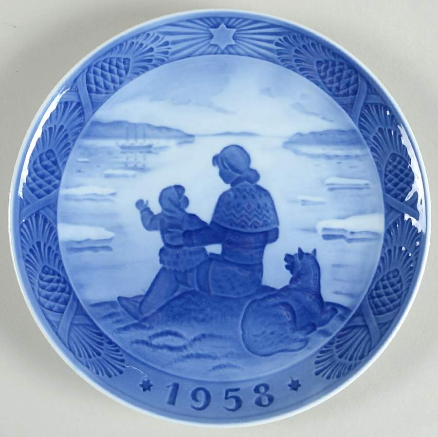 Annual Christmas Plate Sunshine Over Greenland - No Box by Royal Copenhagen-1