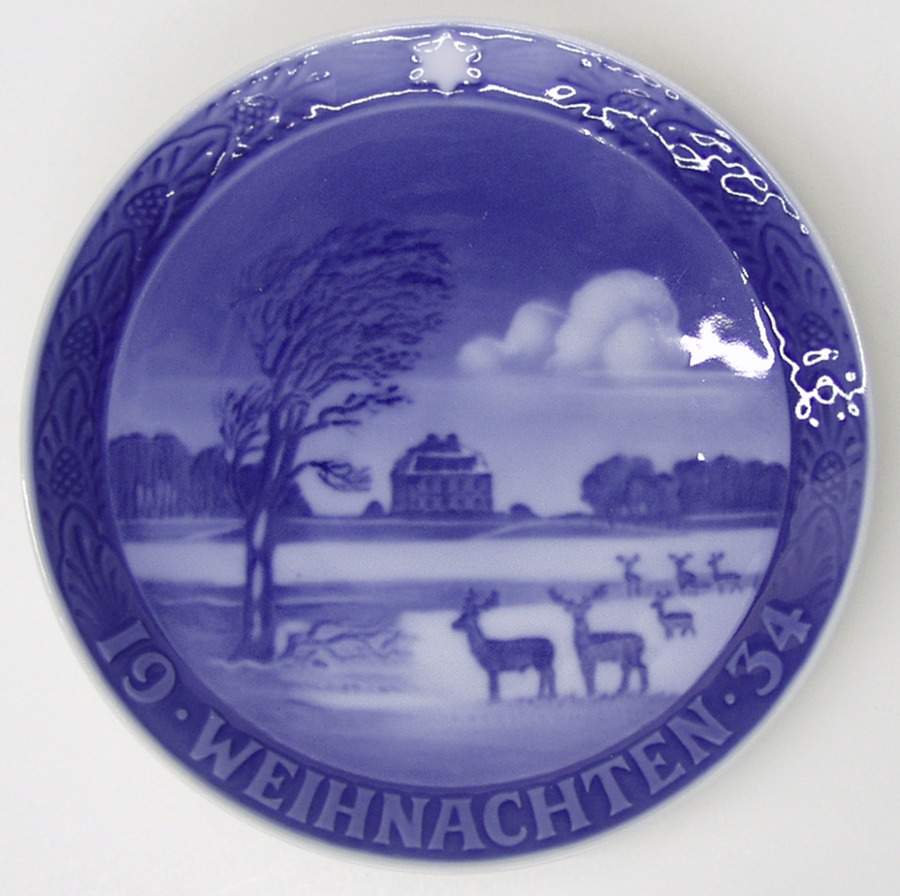 Annual Christmas Plate Hermitage Castle-German - No Box by Royal Copenhagen-1