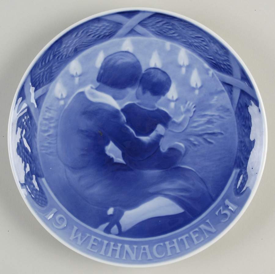 Annual Christmas Plate Mother And Child-German - No Box by Royal Copenhagen-1