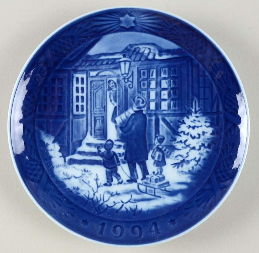 Annual Christmas Plate Christmas Shopping - Boxed by Royal Copenhagen-1