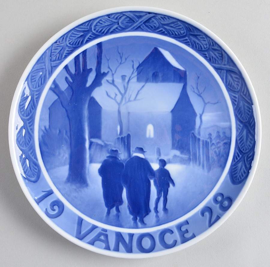 Annual Christmas Plate Vicar's Family-Czech - No Box by Royal Copenhagen-1