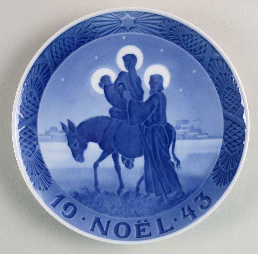 Annual Christmas Plate Flight Into Egypt-French - No Box by Royal Copenhagen-1