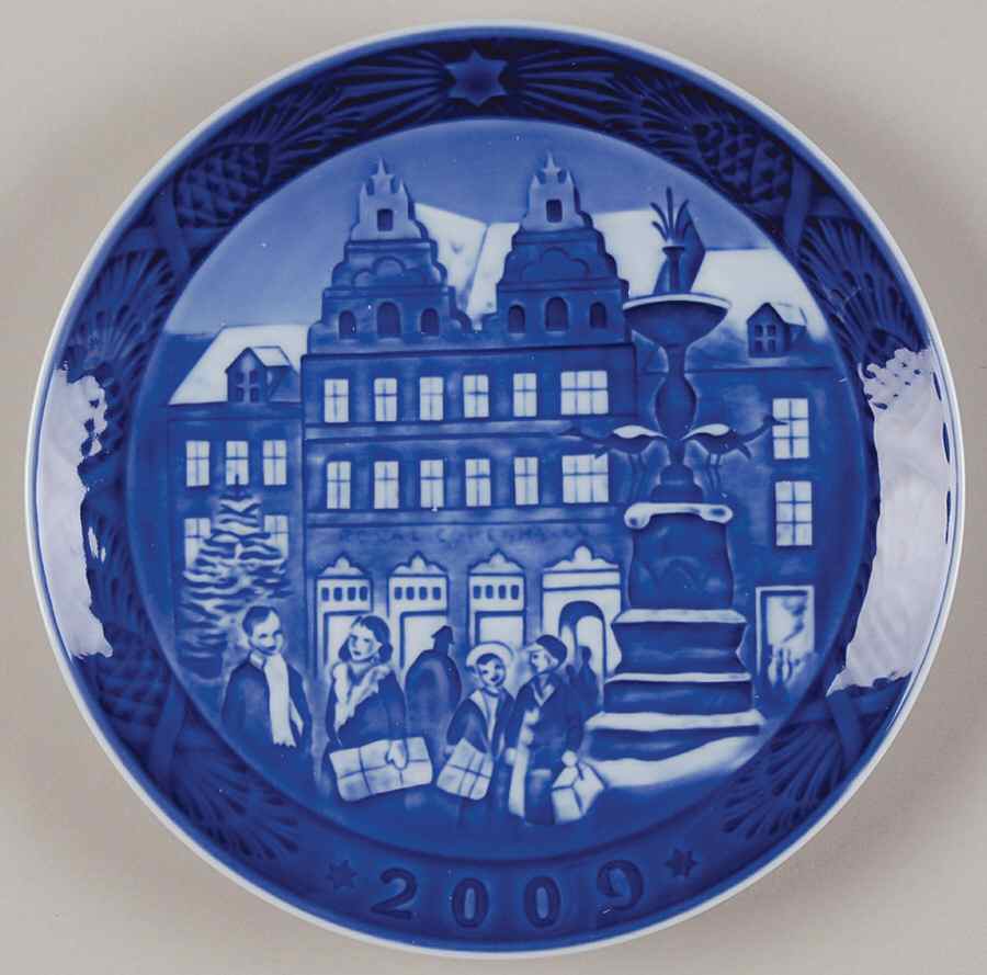 Annual Christmas Plate Christmas At Amagertorv - Boxed by Royal Copenhagen-1