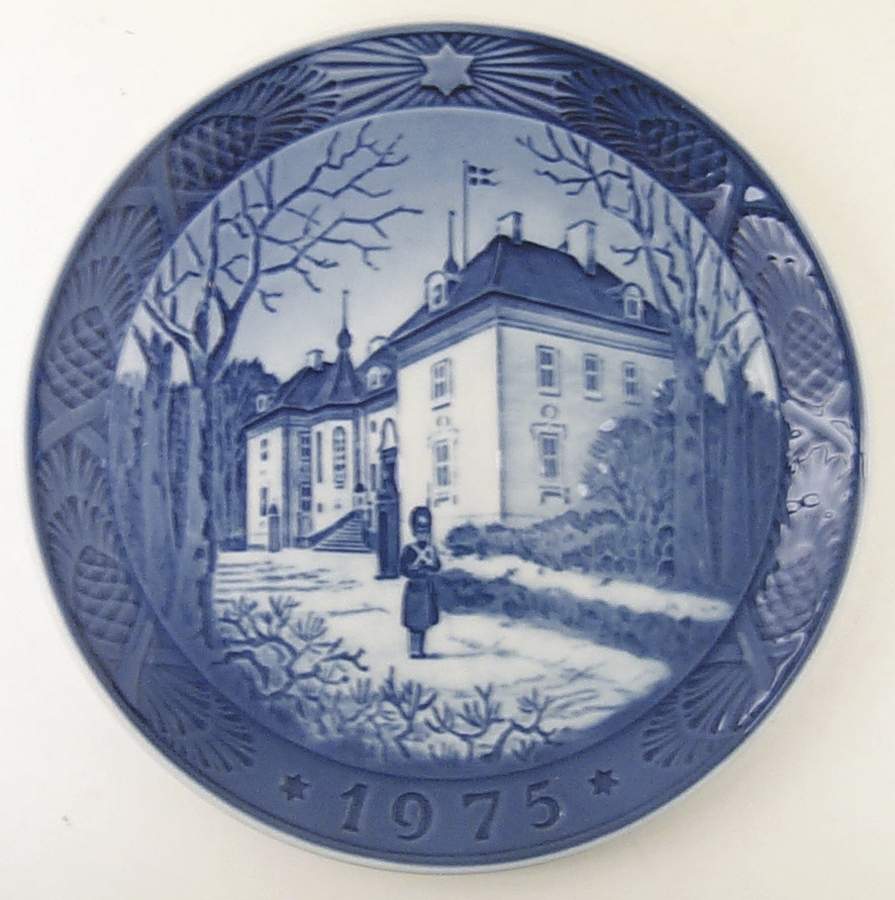 Annual Christmas Plate Queen's Palace - Boxed by Royal Copenhagen-1