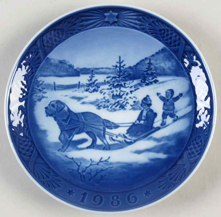 Annual Christmas Plate Christmas Vacation - No Box by Royal Copenhagen-1