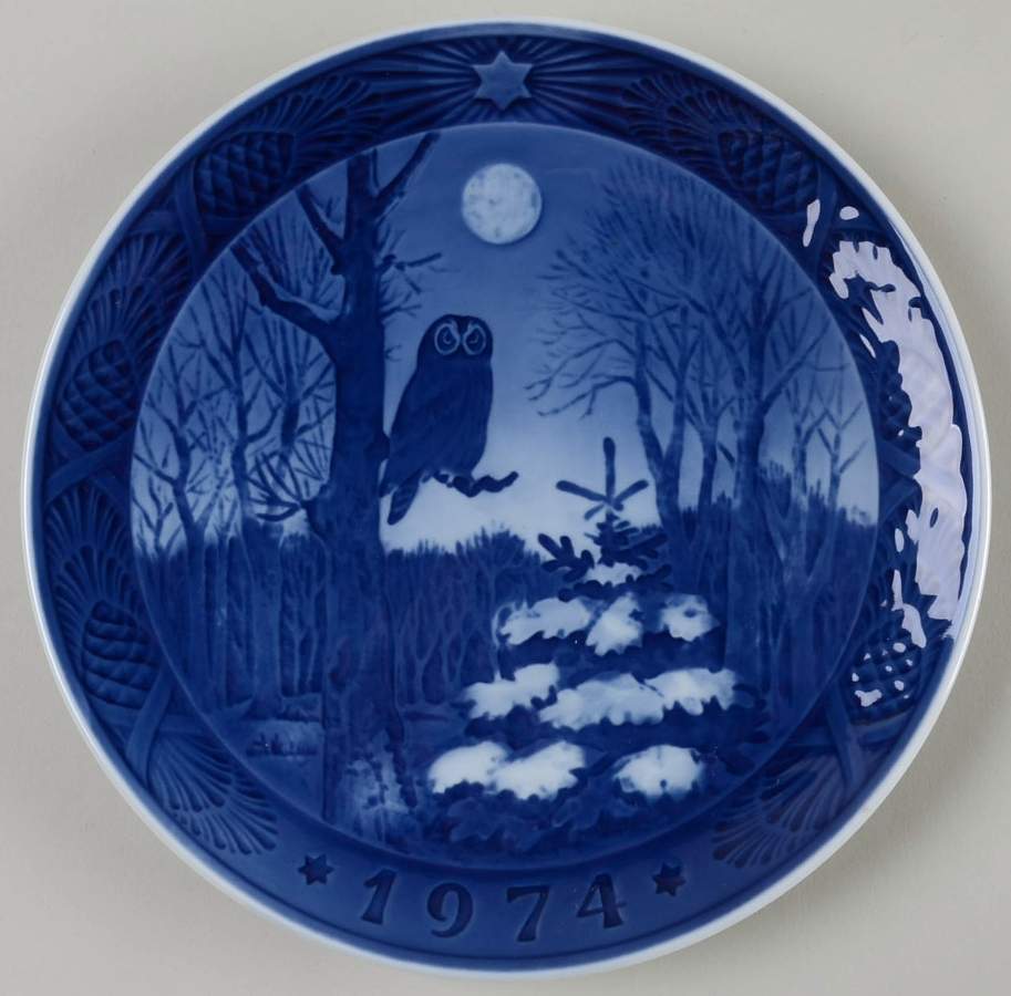Annual Christmas Plate Winter Twilight - No Box by Royal Copenhagen-1
