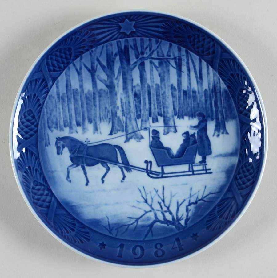 Annual Christmas Plate Jingle Bells - Boxed by Royal Copenhagen-1