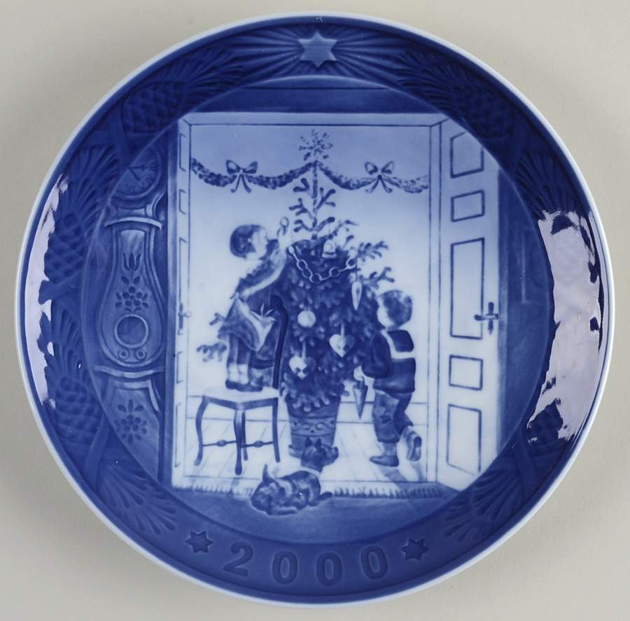 Annual Christmas Plate Trimming The Tree - Boxed by Royal Copenhagen-1