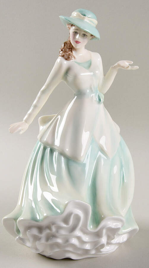 Royal Doulton Figurine Lorraine - Nb986, No Box by Royal Doulton-1