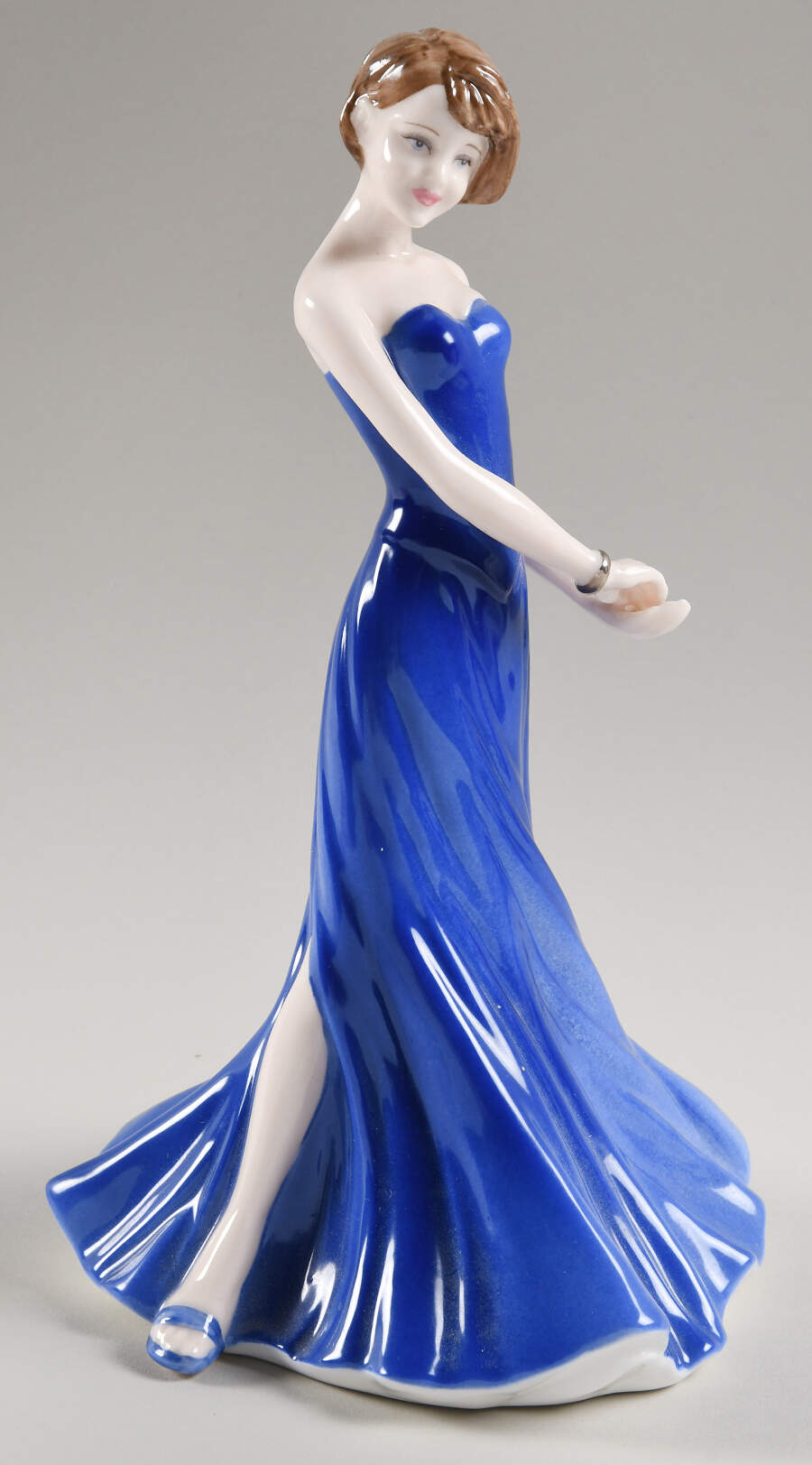 Royal Doulton Figurine Alexandra - No Box Nb1682 by Royal Doulton-1