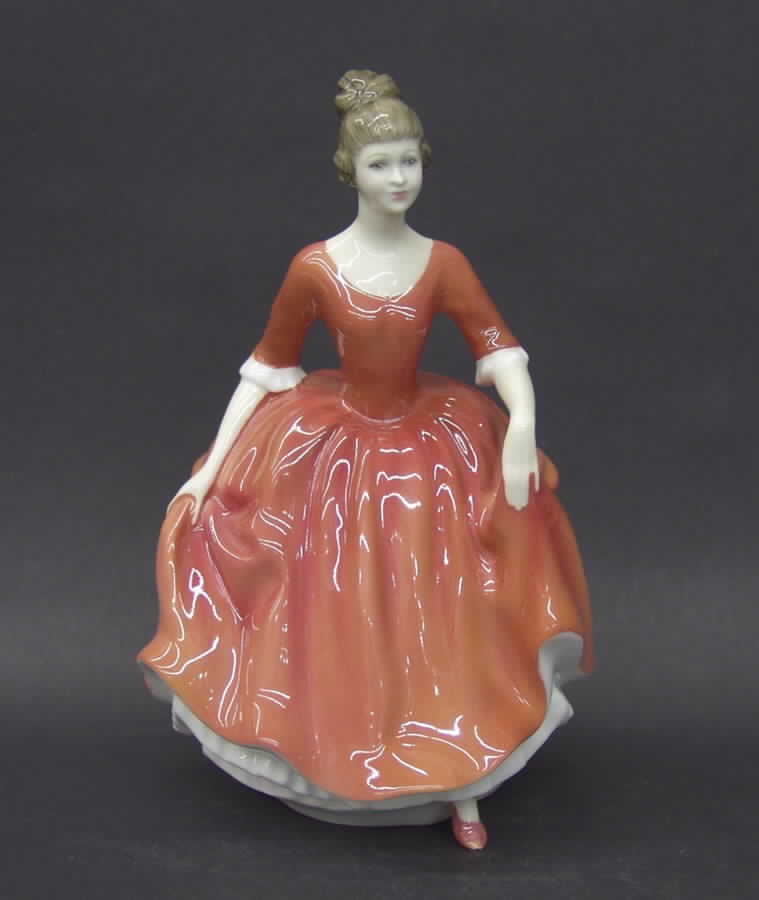 Royal Doulton Figurine Winter Welcome - Nb770, No Box by Royal Doulton-1