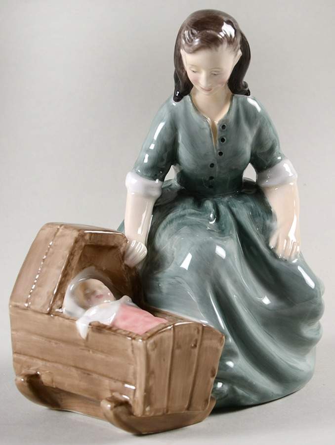 Royal Doulton Figurine Cradle Song - No Box Nb1912 by Royal Doulton-1