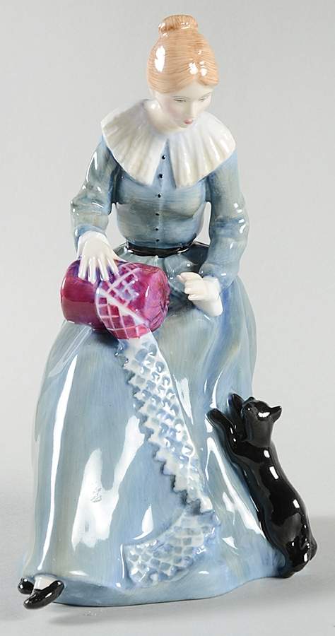 Royal Doulton Figurine Dorothy - Nb825, No Box by Royal Doulton-1