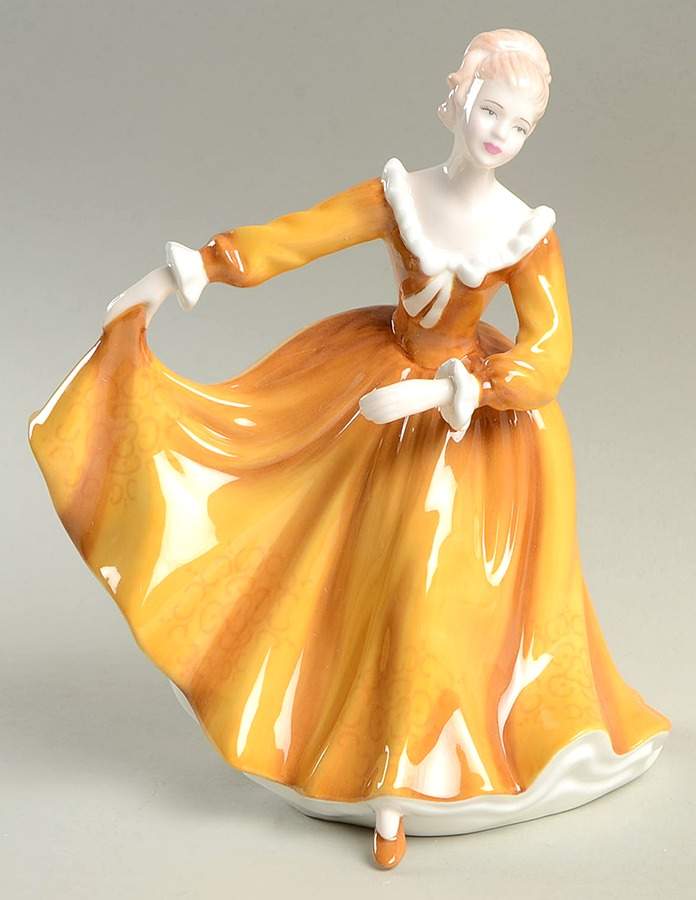 Royal Doulton Figurine Kirsty - No Box 42 by Royal Doulton-1
