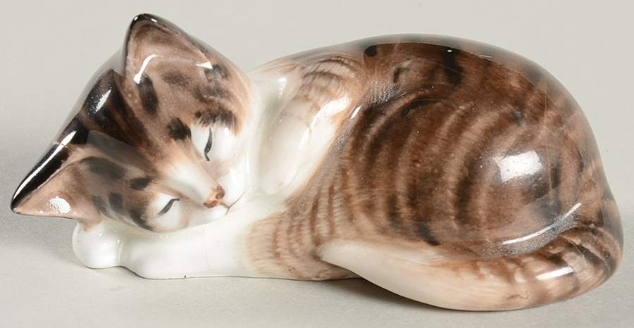 Animals Character Kitten Sleeping - With Box Bx782 by Royal Doulton-1