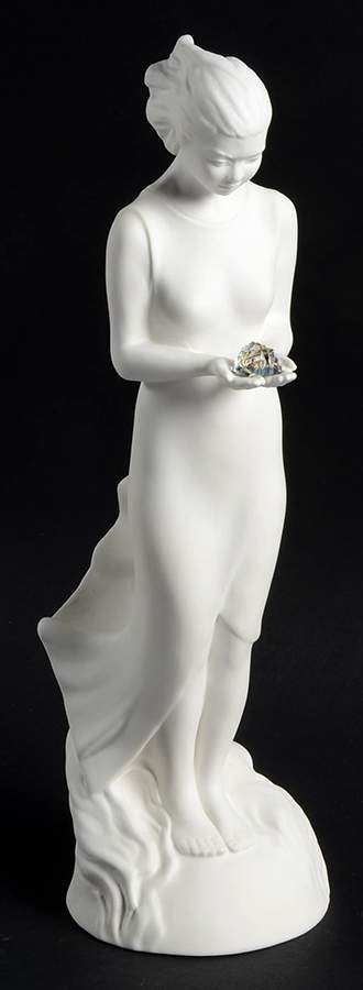 Royal Doulton Collectors Club Discovery - With Box by Royal Doulton-1