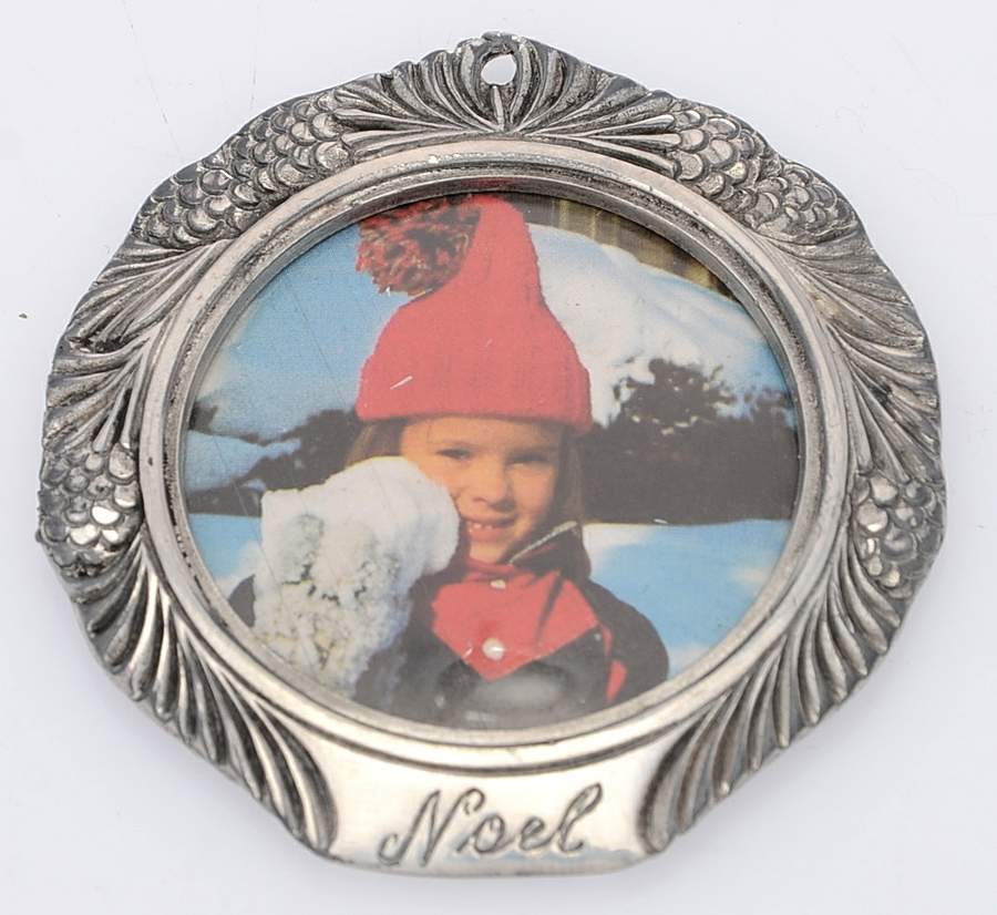 Photo Wreath Ornament Noel Frame-1980 - Boxed by Reed & Barton-1