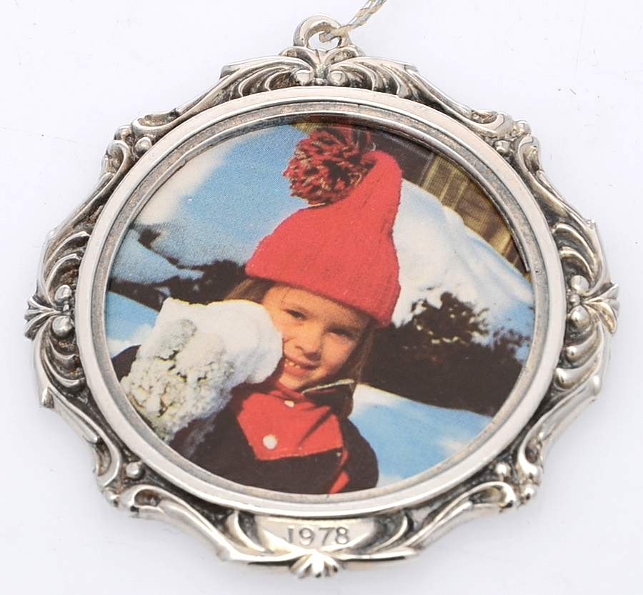 Photo Wreath Ornament Noel Frame-1978 - Boxed by Reed & Barton-1