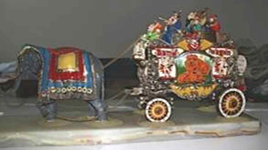 Clown Sculptures The Bandwagon - No Box by Ron Lee-1
