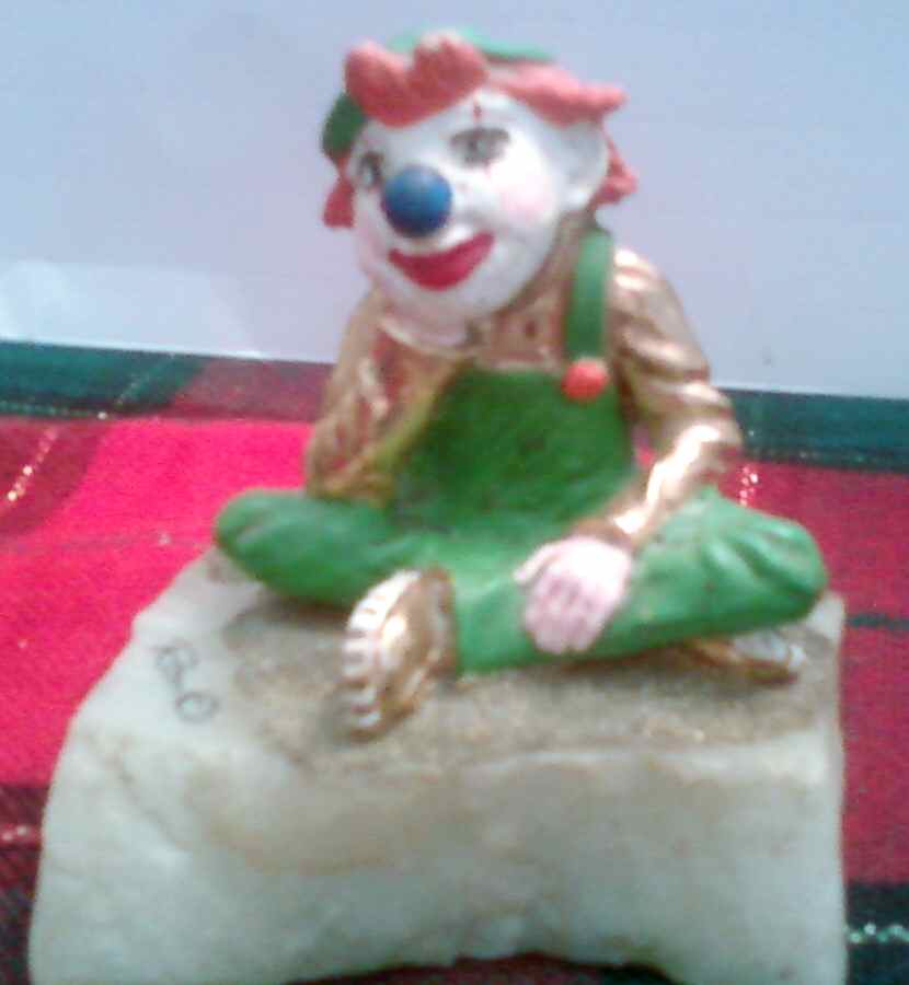 Clown Sculptures Clown Sitting - No Box by Ron Lee-1