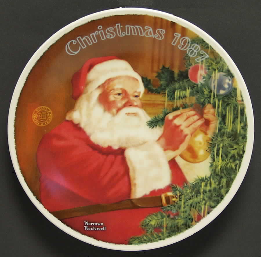 Annual Christmas Plate Santa's Golden Gift - Boxed by Rockwell Society-1